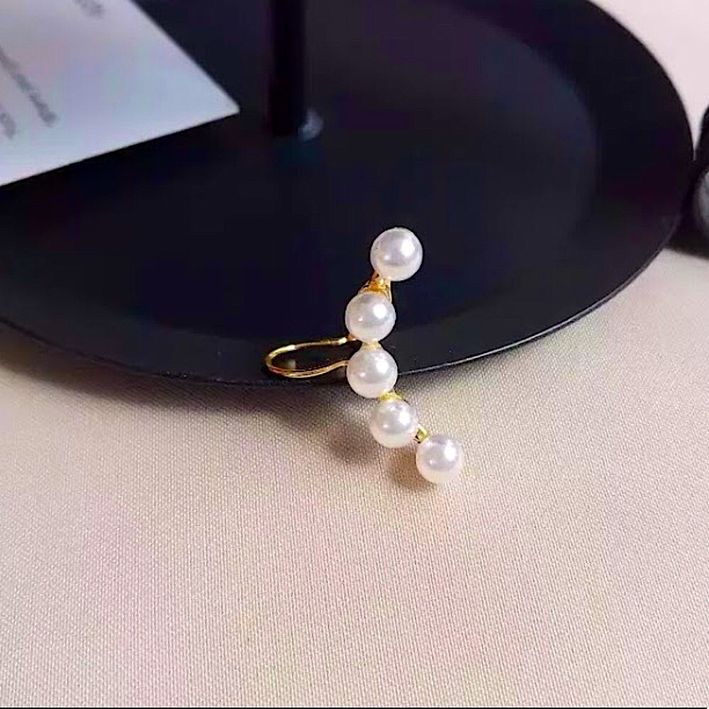 ⚜️[𝟯/$𝟭𝟴]⚜️Pearl Pave Gold Simple Cuff Earring NEW - Picture 4 of 8